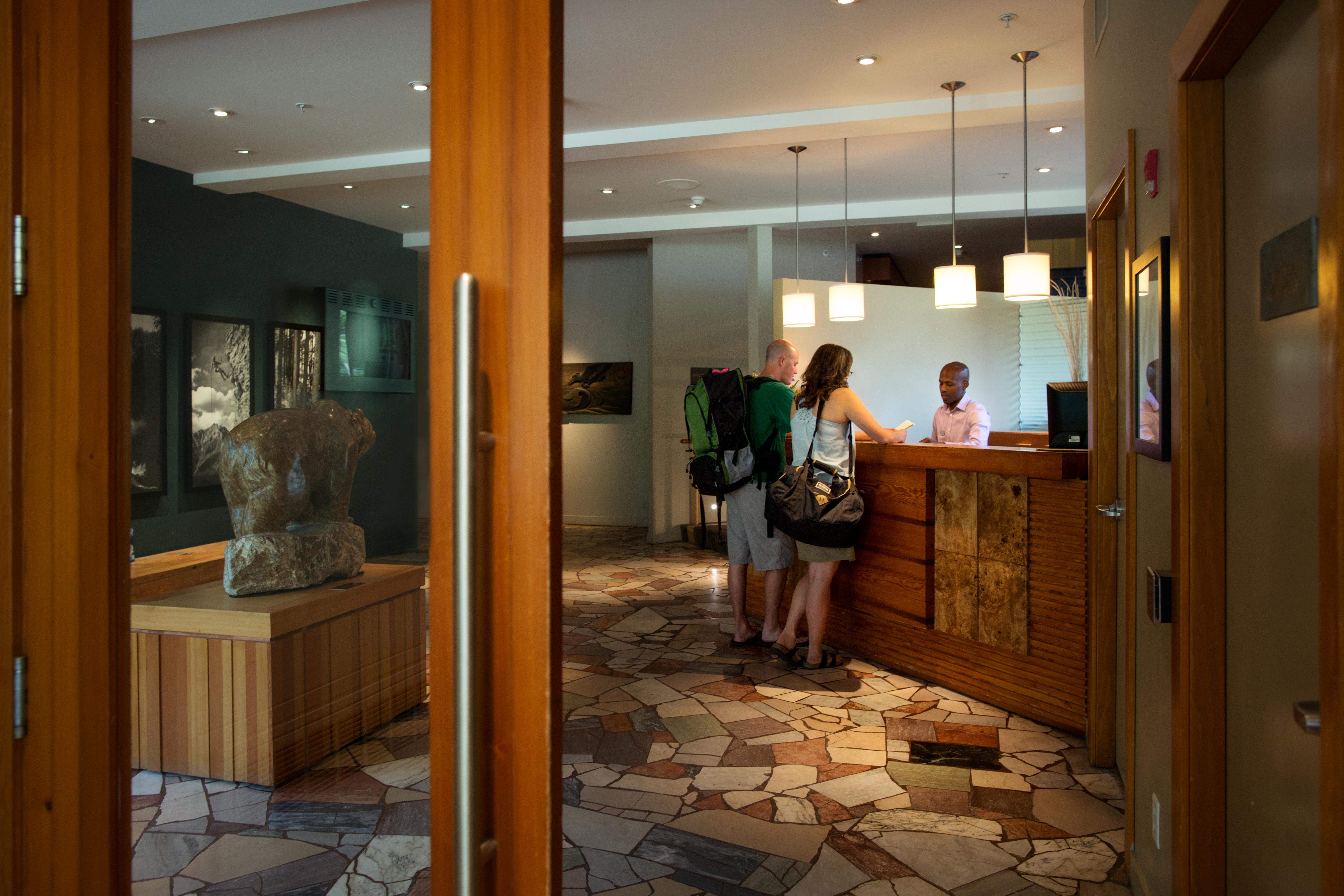 The Juniper Hotel & Bistro Банф Экстерьер фото
