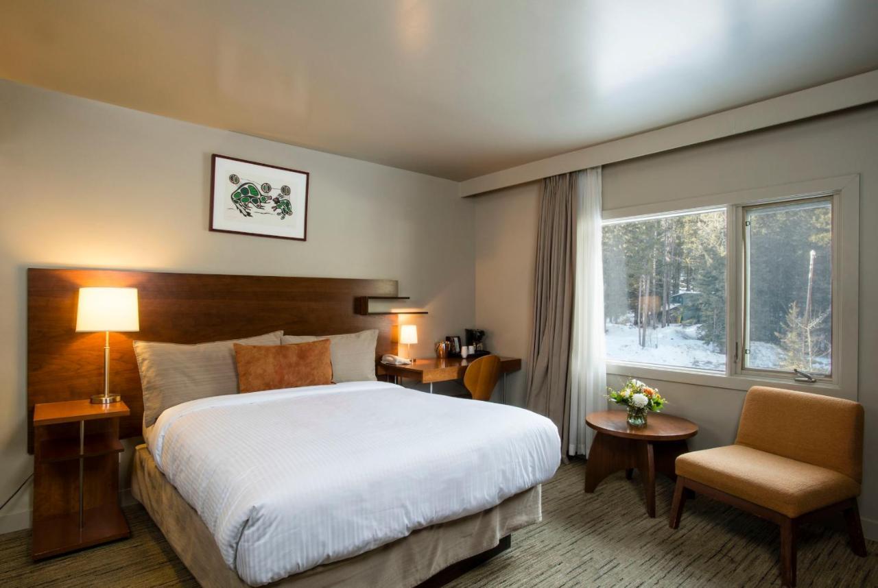 The Juniper Hotel & Bistro Банф Экстерьер фото