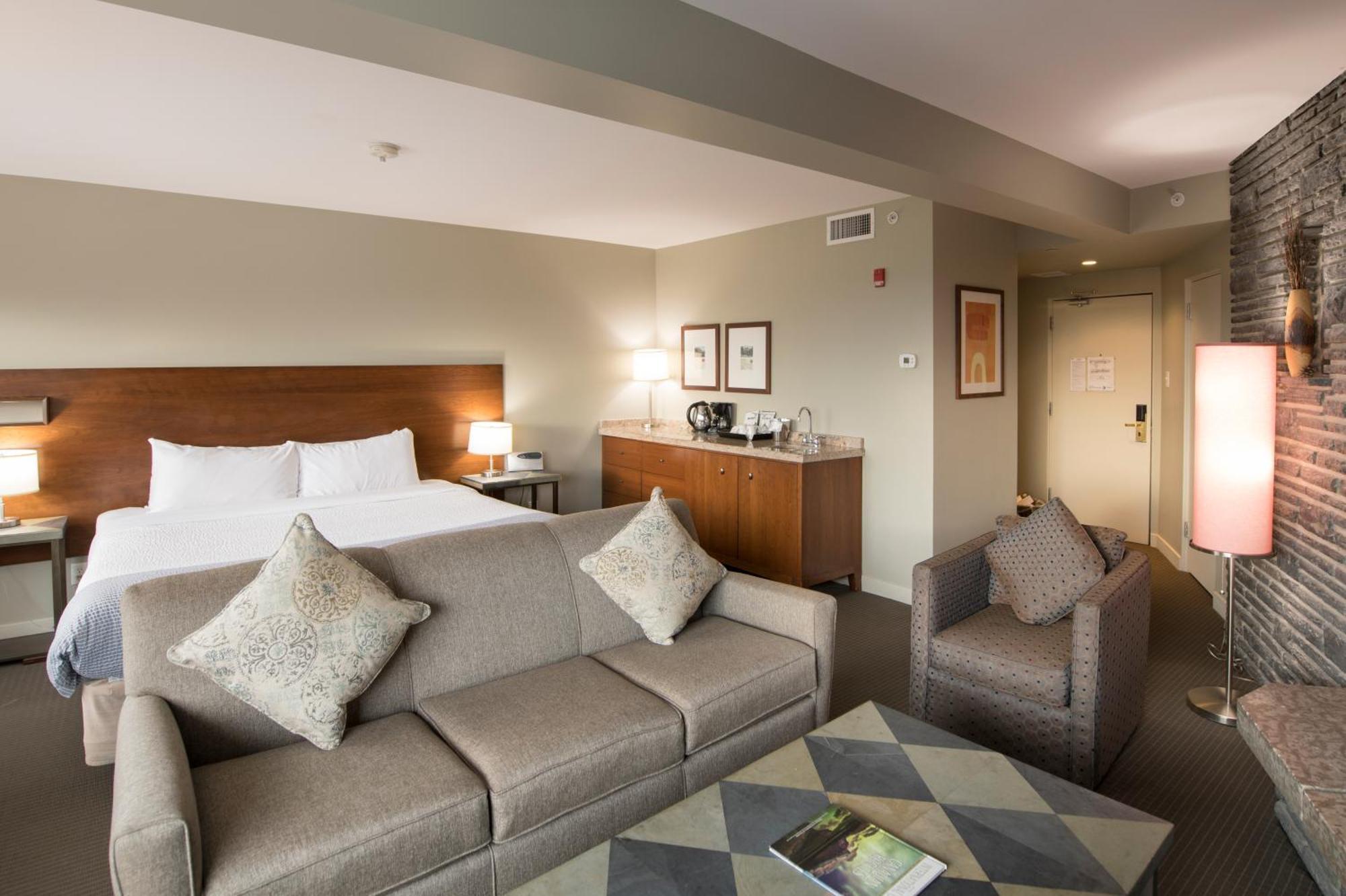 The Juniper Hotel & Bistro Банф Экстерьер фото