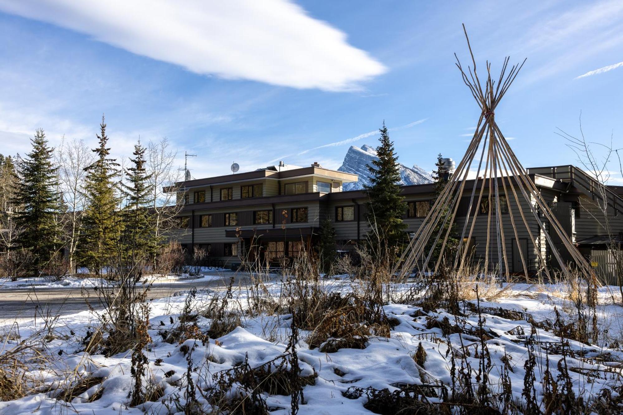 The Juniper Hotel & Bistro Банф Экстерьер фото
