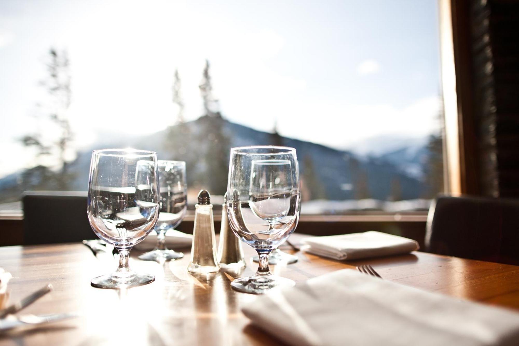 The Juniper Hotel & Bistro Банф Экстерьер фото