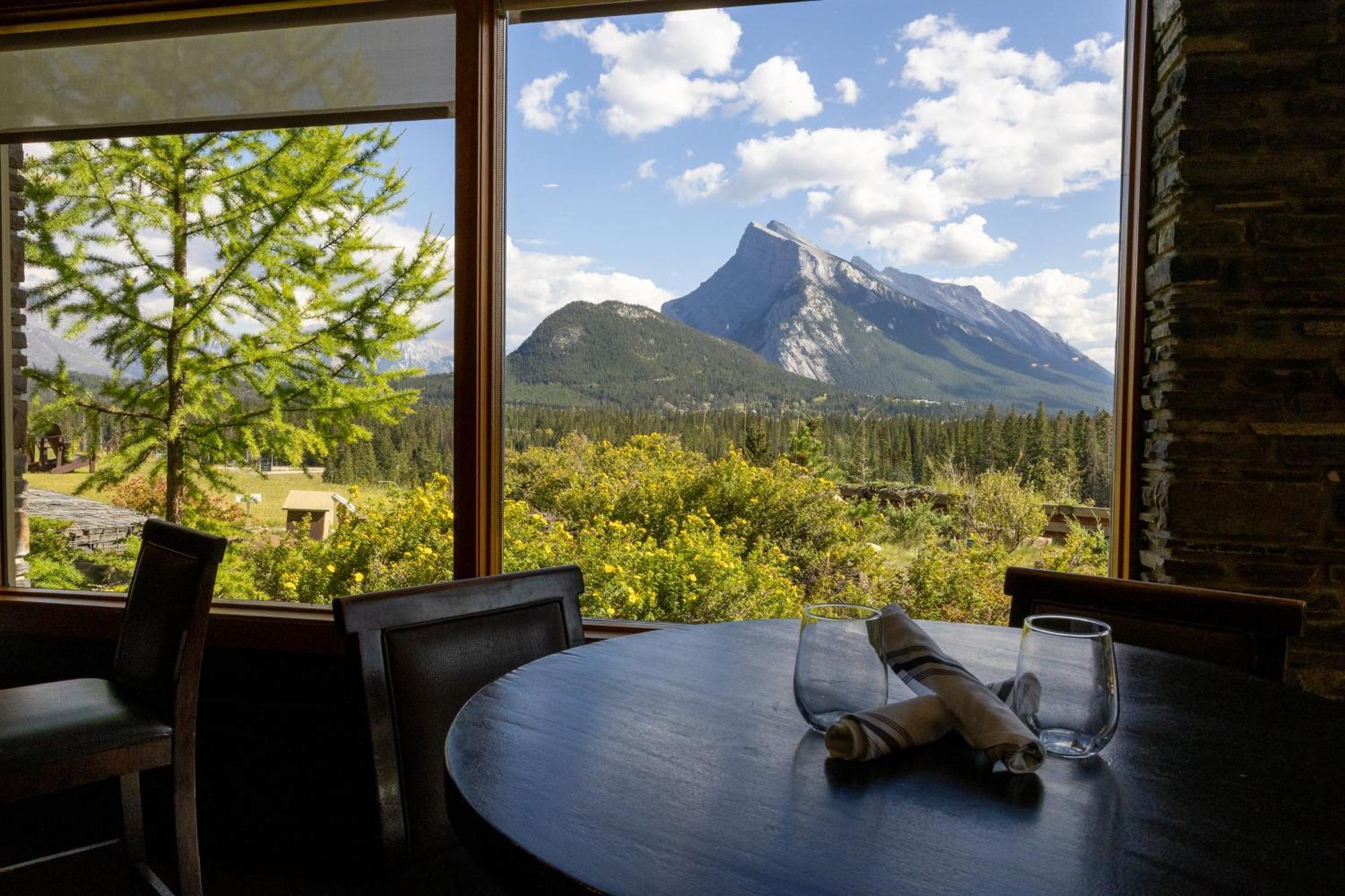 The Juniper Hotel & Bistro Банф Экстерьер фото