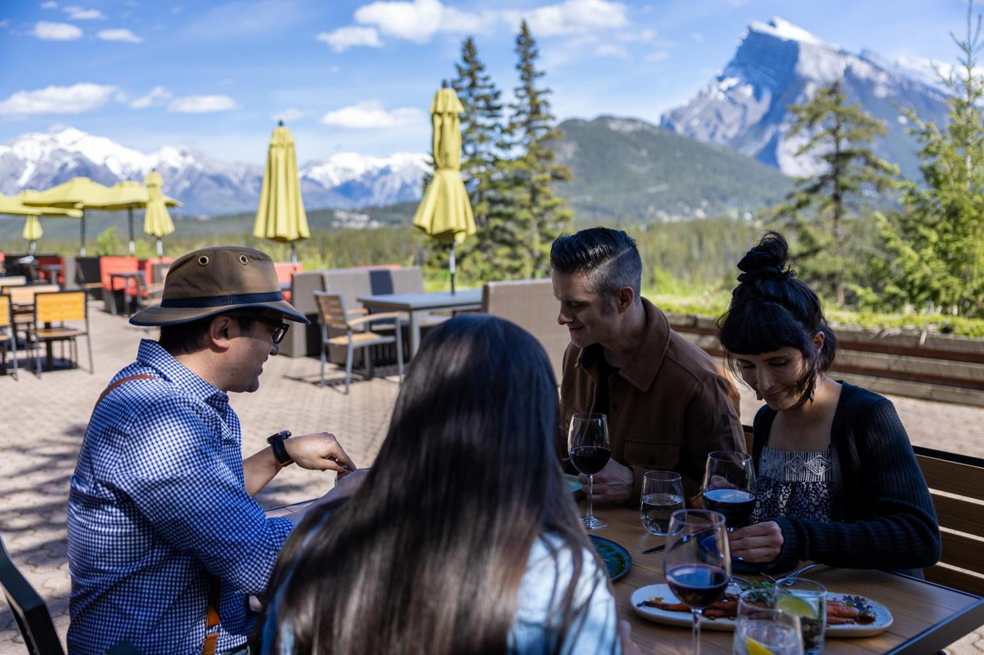 The Juniper Hotel & Bistro Банф Экстерьер фото