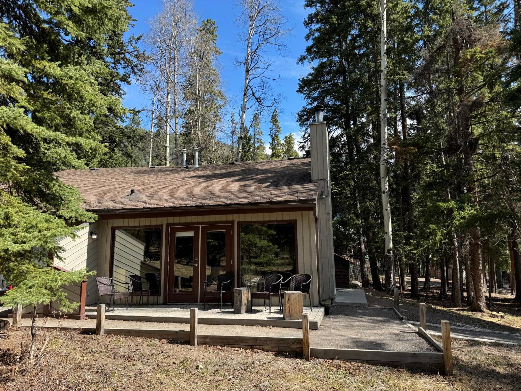 The Juniper Hotel & Bistro Банф Экстерьер фото
